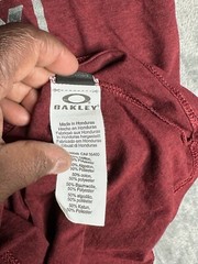 men’s oakley t shirt Medium Burgandy Maroon Made for Buckle