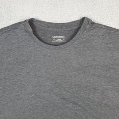UNTUCKit Gray Breathable Lightweight Size L Moisture Wicking Athletic T Shirt