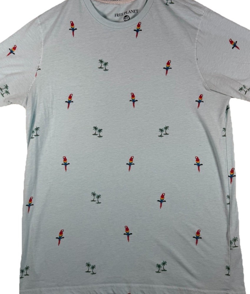 Free Planet Men’s Medium T-Shirt Palm Trees And Parrots Light Blue