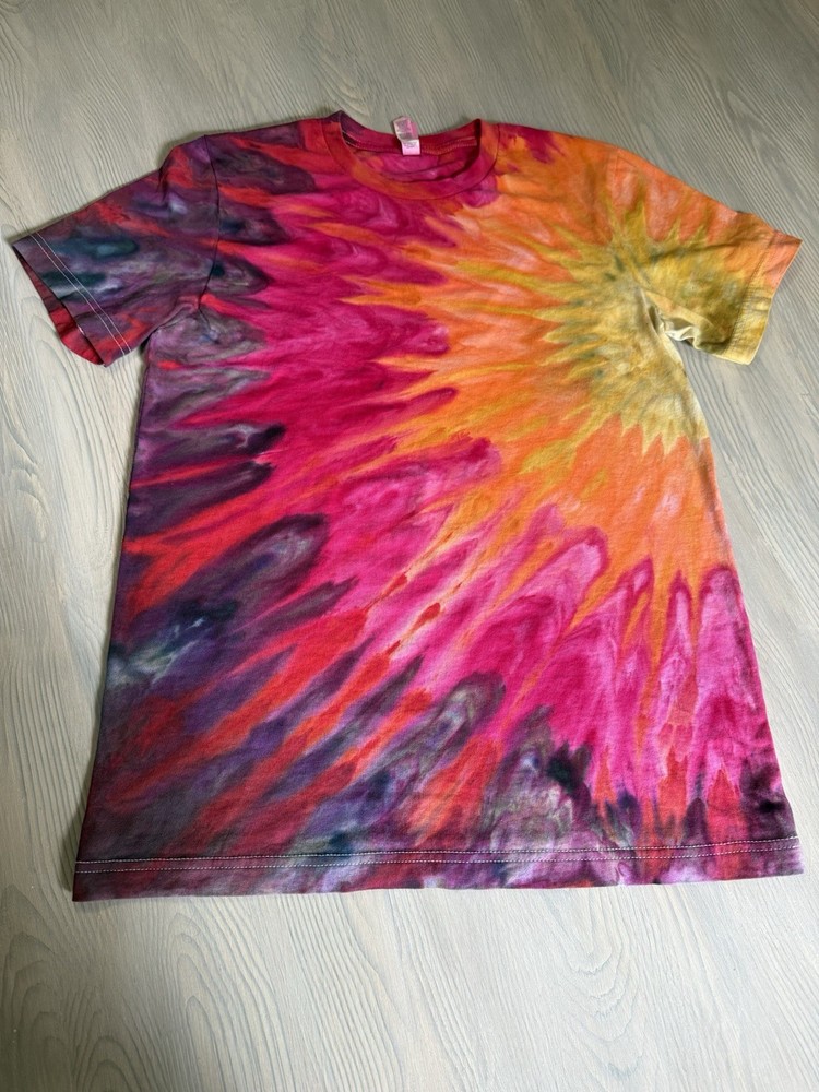 Ice Dyed T Shirt Sunburst Pattern Starburst Candy Color Inspired Size L Runs Sm