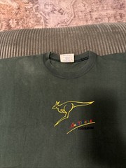 Australian Design Embroidered Kangaroo Men beige Short Sleeve T Shirt Sz. XL