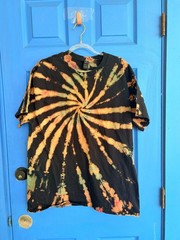 Handmade tie dye t-shirt – Gildan size L Reverse spiral – in stock