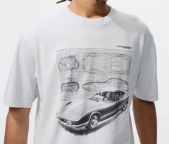Uniqlo GU UT Toyota 2000GT T-Shirt Gray Classic JDM Car Graphic Tee USA