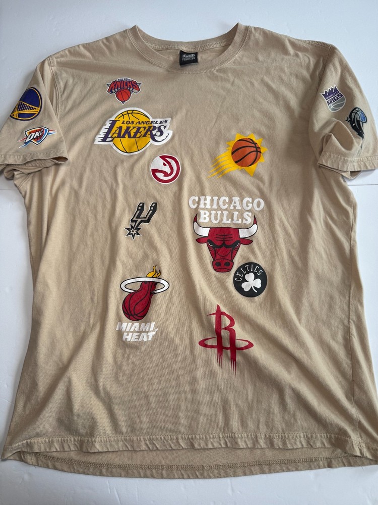 NBA Team Logos Graphic T Shirt XXL Bulls Lakers Knicks Heat Beige