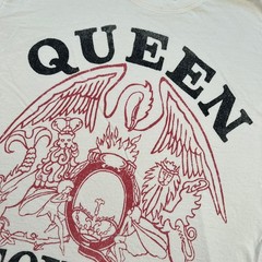 Hollister Queen Tour 75 Graphic T-Shirt Men’s Small Cream Cotton Rock Band Tee