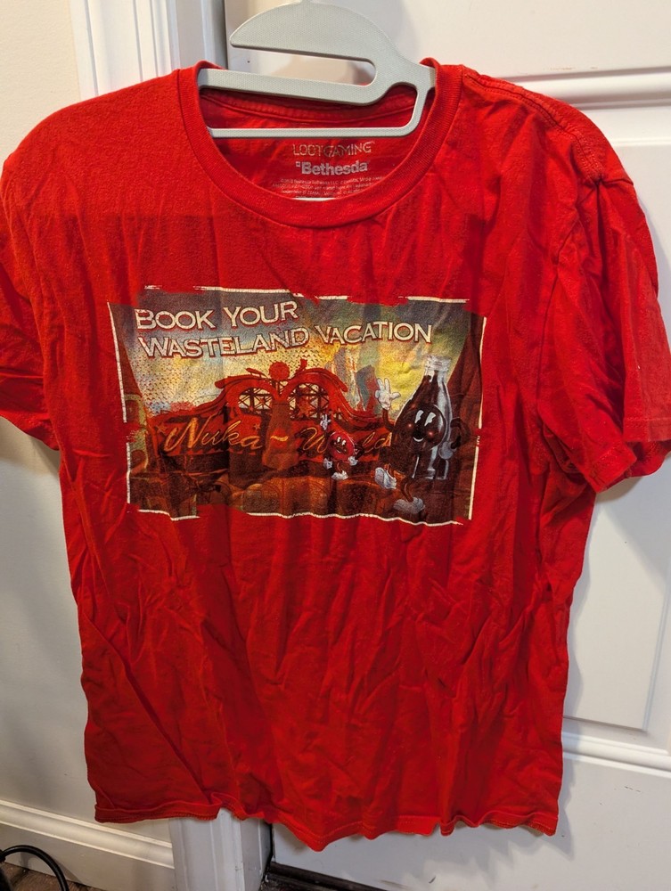 Fallout LootCrate “Book your Wasteland Vacation” Red Shirt Medium