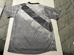 DAKINE XL ATHLETIC LIGHT WEIGHT SHORT SLEEVE SHIRT…SEE DESCRIPTION/CONDITION