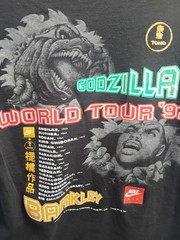 Vintage 1992 Nike ‘Charles Barkley VS Godzilla World Tour’ T-Shirt Black Size L