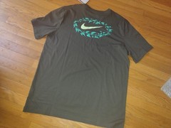 NWT, Nike Men’s Graphic 100% Cotton Dark Green T-Shirt, Style # HJ0618-355