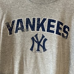 New York Yankees distressed logo t shirt- large