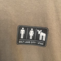 Salt Lake City Tourist Tee Animals In Bathroom Tan Cotton XL Kitschy