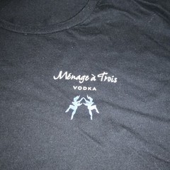 DISTRICT MADE Menage ‘a Trois VODKA BLACK TEE – T-SHIRT – 100% COTTON Sz: LARGE