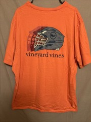 Vineyard Vines Men’s XXL Coral Helmet Design.