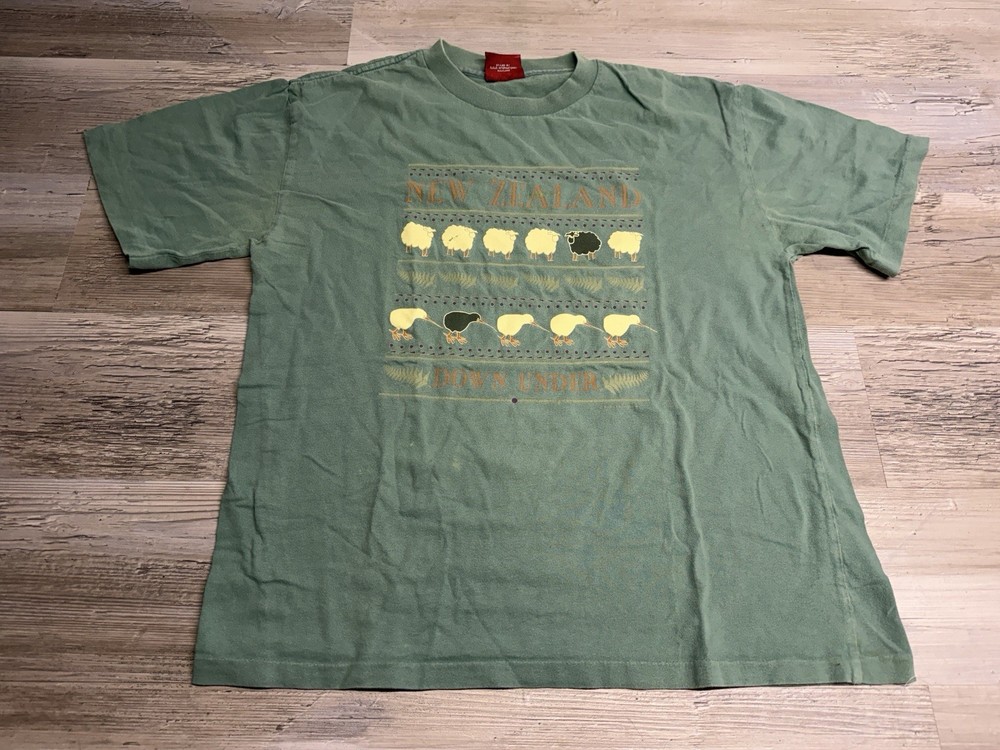 Vintage 90s New Zealand Sheep Kiwi Graphic Tee Cottagecore NZ Made M