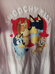 Bluey Smoochy Kiss Pink T-Shirt Men’s Medium Shirt Bingo Bandit Chilli Heeler