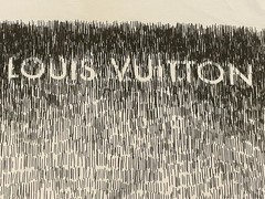 Gorgeous LV Louis Vuitton Sz S Printed Signature Designer T-Shirt White Monogram