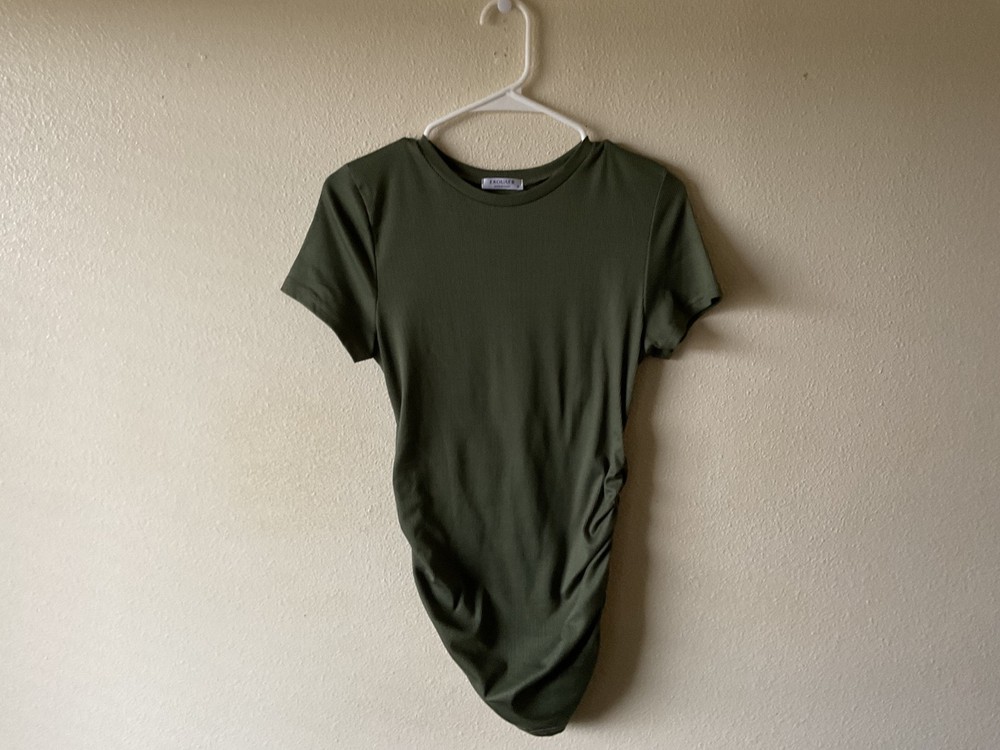 Ekouaer green maternity shirt. Size m. CL-901