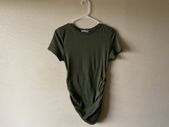 Ekouaer green maternity shirt. Size m. CL-901