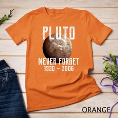 Vintage Pluto Never Forget Graphic – Funny Space Science Unisex T-shirt