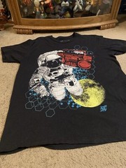 Space astronaut w/ boombox hiphop moon graphic Shirt XL Alab Clothing Big Print