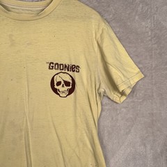Goonies Mens Graphic Tee Shirt Medium Yellow Skull 90s Skater Grunge Distressed