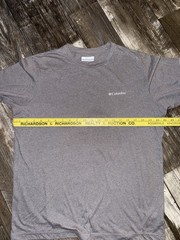 Men’s Gray Columbia Short Sleeve T Shirt Size Medium Very Soft Material