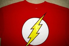 DC COMICS SHAZAM Men’s XL Short Sleeve Red Super Heroes Logo T-Shirt NEVER WORN!