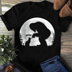Fun Hand Boop Nose Bigfoot Sasquatch Cat Full Moon Bigfoot T Shirt