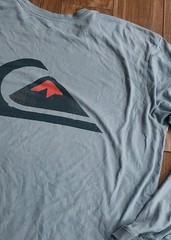 Quiksilver T-Shirt Men’s Sz XL Modern Fit Mountain and Wave Classic Surfing Tee