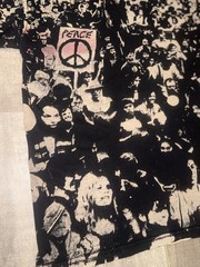 Vitnage 2009 2000s Woodstock Peace Music All Over Print Band Tee T-Shirt Medium