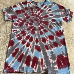 NEW Gildan Mens Red Gray Blue Spiral Tie Dye Short Sleeve Shirt MEDIUM