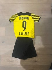 Borussia Dortmund 2022/2023 home shirt Haaland 9
