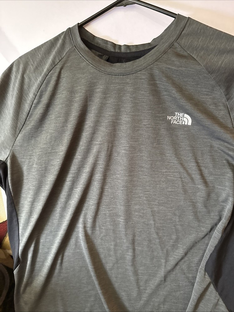 The North Face Men’s T-Shirt Short Sleeve Half Dome Small Logo Regular Fit Tee