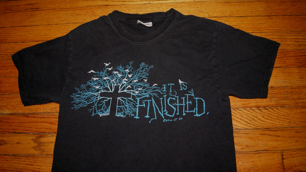 Vintage Y2K IT IS FINISHED John 19:30 Cross Tree Branches Print Black S TShirt