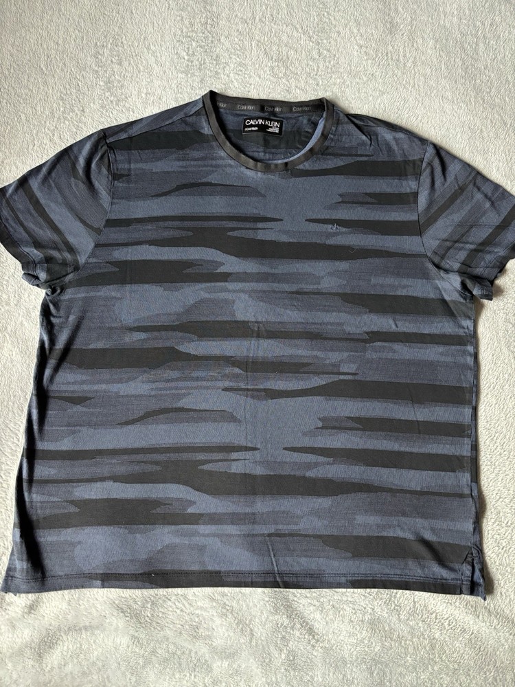 CALVIN KLEIN MENS TSHIRT Cotton Camouflage Black Blue XL 48” Chest X 23” Long