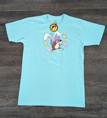 Buc-ee’s 2026 Easter Bunny Graphic Double Sided T-Shirt Light Blue Size M NWT