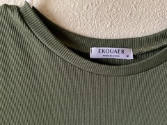 Ekouaer green maternity shirt. Size m. CL-901