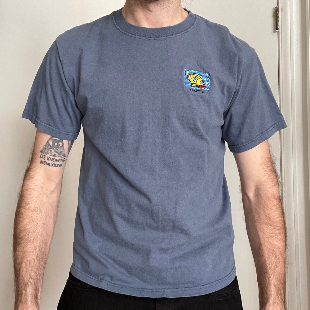 Vintage Seattle Washington Embroidered Tee Size Medium Anvil Blue Fish Y2K