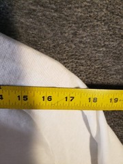 Vintage L Nike V-neck t-shirt textured knit fabric