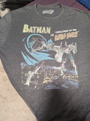 BATMAN in “Challenge Of The MAN-BAT!” T-Shirt M DC Comics