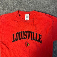 Louisville T-Shirt Mens Size M Red Cotton Cardinals NCAA College Sports Graphic