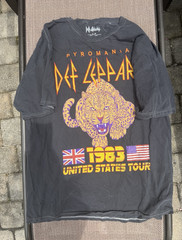 C-Life Group Def Leppard Pyromania 1983 US Tour Men’s L Black T-Shirt 100%cotton