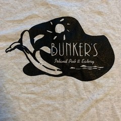 Vintage Sitzmarks Milwaukee WI Bunker’s Island Pub & Eatery Soffe T-Shirt Size L