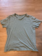 VINCE Men’s Medium 100% Cotton Short Sleeve T-Shirt V-Neck Teal Distressed