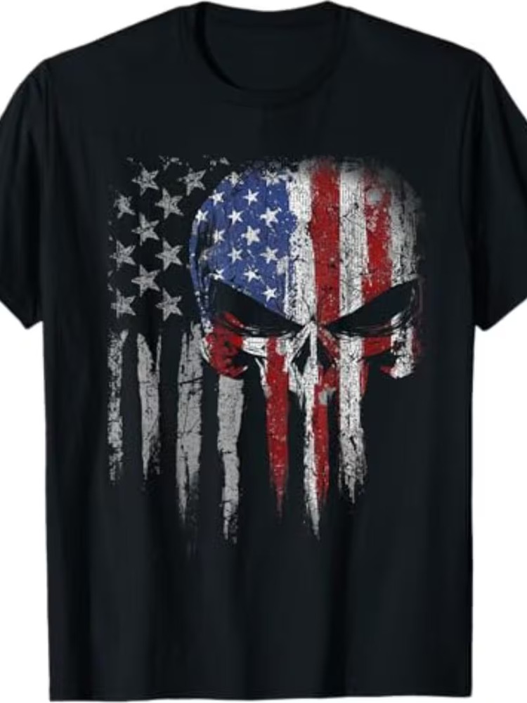 Vintage Distressed American Flag Skull T-Shirt – Edgy Graphic Design on Soft Bla