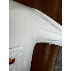 KAWS x Uniqlo Sesame Street Elmo Pocket Tee White T Shirt Men’s Medium 2018