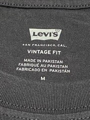 Levis Men’s Vintage Black Graphic Batwing Logo in Pecan Brown Medium T-Shirt NWT