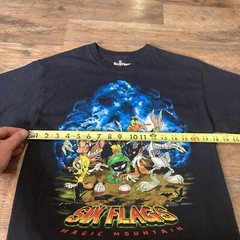 Six Flags Looney Tunes Tshirt Mens Medium Halloween Fright Night Graphic Print