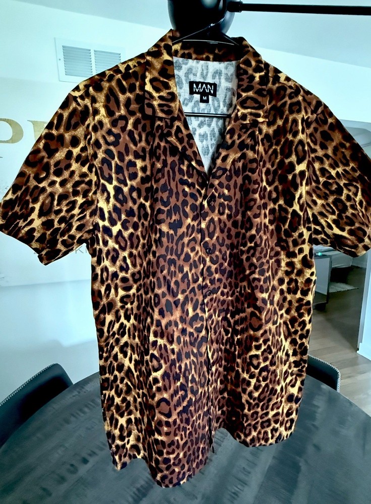 ANIMAL PRINT MEN’S SHIRT SIZE M/NEW WITHOUT TAGS