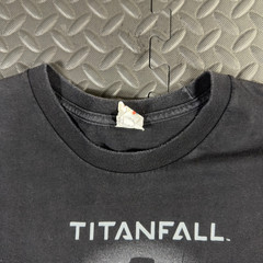 Vintage 2010’s Titanfall Gaming Men’s Large Video Game Xbox Promo T-Shirt Y2K